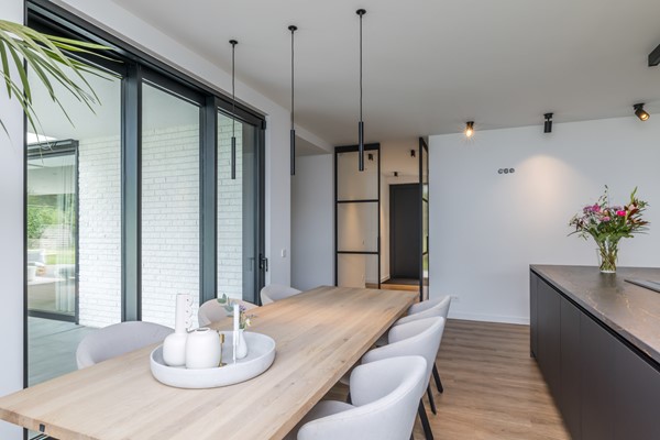 Foto - Te koop: Imposant ontworpen villa uit 2023 die alles te bieden heeft: luxe, comfort en duurzaamheid in de geliefde nieuwbouwwijk Park Hoogveld